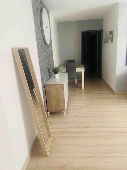 Appartement 2 Chambres Mantes-la-Ville Luaran gambar